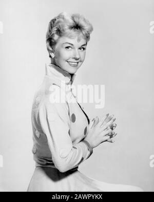 1956 Ca, USA: Die Schauspielerin und Sängerin DORIS DAY (* Doris Mary Ann Kappelhoff, geboren am 3. April 1924 Cincinnati, Ohio, USA), Pubblizity Stills - Stockfoto