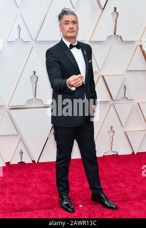 Taika Waititi, der am 9. Februar 2020 im Dolby Theatre in Hollywood, Kalifornien, auf dem roten Teppich lief. (Foto von Anthony Behar/Sipa USA) Stockfoto
