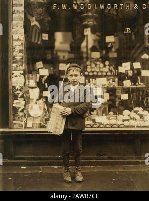 1910 , juni, , Philadelphia, Pennsylvania, USA: Der italiener Simon Mellitto, 314 American St., Alter 10, Newsboy, Einkommen 25 bis 75 Cent pro Tag. Fath Stockfoto