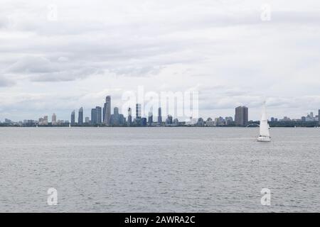 Etobicoke - Humber Bay Ontario Skyline aus dem Ontario Lake 2019 Stockfoto