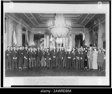 Vierzig Delegierte aus europäischen Ländern, die Wash(ington) auf ihrem Weg zur American Legion Convention in New Orleans passieren, werden vom Präsidenten im Weißen Haus unterhalten Stockfoto