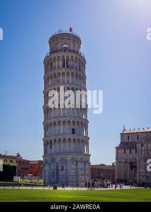 Pisa, ITALIEN - 06. Juli 2019: Schiefer Turm von Pisa. Der Turm von Pisa ist der campanile- oder freistehende Kirchturm Stockfoto