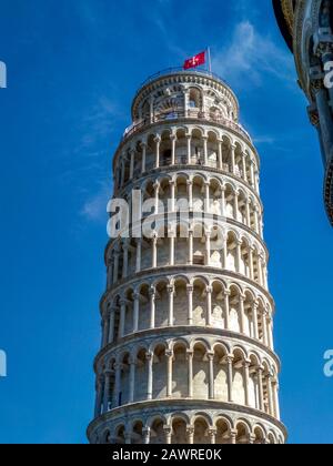 Pisa, ITALIEN - 06. Juli 2019: Schiefer Turm von Pisa. Der Turm von Pisa ist der campanile- oder freistehende Kirchturm Stockfoto