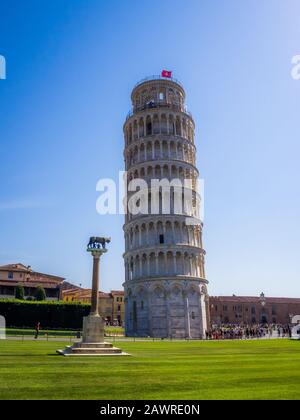 Pisa, ITALIEN - 06. Juli 2019: Schiefer Turm von Pisa. Der Turm von Pisa ist der campanile- oder freistehende Kirchturm Stockfoto