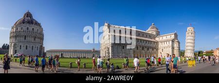 Pisa, ITALIEN - 06. Juli 2019: Schiefer Turm von Pisa. Der Turm von Pisa ist der campanile- oder freistehende Kirchturm Stockfoto