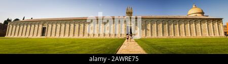 Pisa, ITALIEN - 06. Juli 2019: Camposanto Monumentale, Denkmal in Pisa am sonnigen Tag, Italien Stockfoto