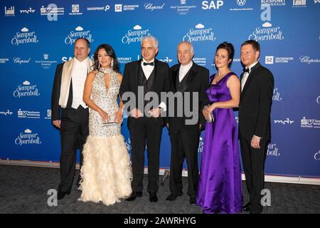 Dirk Hilbert mit Ehefrau Su Yeon Hilbert, Hans-Joachim Frey, Armin Mueller-Stahl, Michael Kretschmer mit Freundin Annett Hofmann beim 15. SemperOpernb Stockfoto