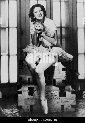 1929 , Sommer , USA : Zelda Sayre (* 1899 in Ellerslie; † 1948 in New york), Ehefrau des amerikanischen Schriftstellers FRANCIS SCOTT FITZGERALD (* um 1896 in der Balletttracht Stockfoto