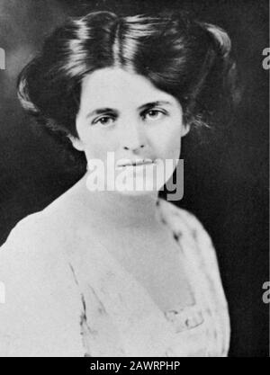 1917, USA: Die amerikanische Schriftstellerin, Dichterin und Journalistin DOROTHY PARKER (* 1893; † 1967), geborene Dorothy Rothschild (, aber nicht verwandt mit der Rothschi Stockfoto