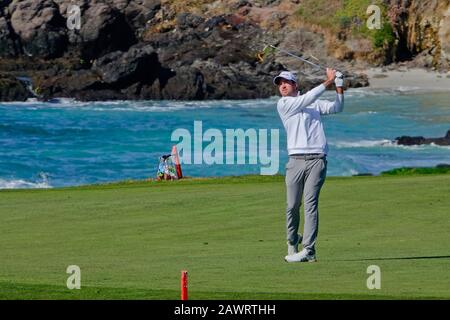 Kieselstrand, USA. Februar 2020. Monterey, Kalifornien, USA 9. Februar 2020 Nick Taylor auf dem Weg zum Sieg, hier am 10. Am letzten Tag des AT&T Pro-Am PGA Golf Events in Pebble Beach, Kalifornien, USA Credit: Motofoto/Alamy Live News Stockfoto