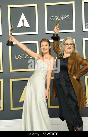 Los Angeles, Kalifornien. Februar 2020. Carol Dysinger, Elena Andreicheva im Presseraum der 92. Oscarverleihung - Presseraum, Dolby Theatre in Hollywood and Highland Center, Los Angeles, CA 9. Februar 2020. Credit: Elizabeth Goodenough/Everett Collection/Alamy Live News Stockfoto