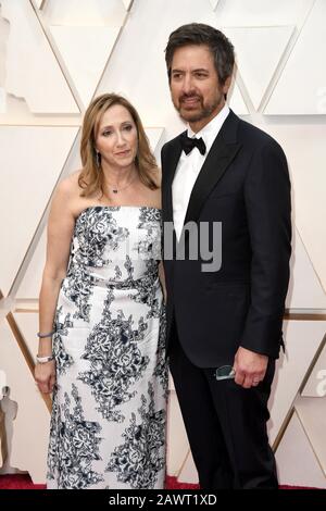 Anna Romano und Ray Romano spazieren auf dem roten Teppich bei den 92. Annual Academy Awards im Dolby Theatre in Hollywood, Kalifornien am 9. Februar 2020. (Foto von Sthanlee B. Mirador/Sipa USA) Stockfoto
