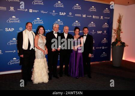 Dirk Hilbert mit Ehefrau Su Yeon Hilbert, Armin Mueller-Stahl, Hans-Joachim Frey, Michael Kretschmer mit Freundin Annett Hofmann beim 15. SemperOpern Stockfoto