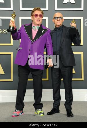 Los Angeles, Kalifornien. Februar 2020. Bernie Taupin, Elton John im Presseraum der 92. Academy Awards - Presseraum, Dolby Theatre in Hollywood and Highland Center, Los Angeles, CA 9. Februar 2020. Credit: Elizabeth Goodenough/Everett Collection/Alamy Live News Stockfoto