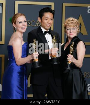 Los Angeles, Vereinigte Staaten. Februar 2020. (L-R) Anne Morgan, Kazu Hiro und Vivian Baker, die Preisträgerin Von Best Makeup and Hairstyling for 'Bombshell', treten mit ihrem Oscar während der 92. Jährlichen Oscarverleihung im Loews Hollywood Hotel in der Hollywood-Sektion von Los Angeles am Sonntag, 9. Februar 2020 auf der Bühne. Foto von John Angelillo/UPI Credit: UPI/Alamy Live News Stockfoto