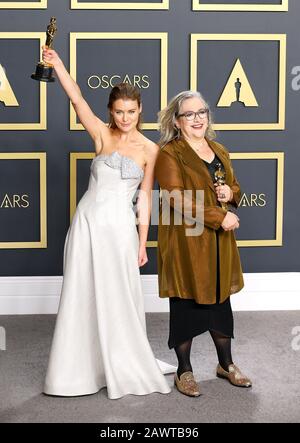 Hollywood, USA. Februar 2020. Hollywood, CA - 9. FEBRUAR: Carol Dysinger, Elena Andreicheva posieren im Presseraum während der 92. Jährlichen Oscarverleihung im Loews Hollywood Hotel am 9. Februar 2020 in Hollywood, Kalifornien. Foto: Christopher Victorio/imageSPACE Credit: Imagespace/Alamy Live News Stockfoto