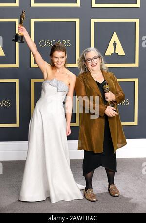 Hollywood, USA. Februar 2020. Hollywood, CA - 9. FEBRUAR: Carol Dysinger, Elena Andreicheva posieren im Presseraum während der 92. Jährlichen Oscarverleihung im Loews Hollywood Hotel am 9. Februar 2020 in Hollywood, Kalifornien. Foto: Christopher Victorio/imageSPACE Credit: Imagespace/Alamy Live News Stockfoto