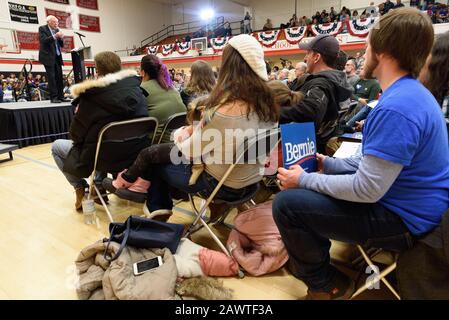 Publikumsmitglieder bei Bernie Sanders Campaign Rally, Claremont, NH, 2020 New Hampshire Primary. Stockfoto