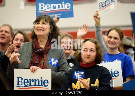 Publikumsmitglieder bei Bernie Sanders Campaign Rally, Claremont, NH, 2020 New Hampshire Primary. Stockfoto