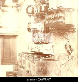 Untersuchung der Eigenschaften von gekühltem Gusseisen als Material für Permanentmagnete . Eine UNTERSUCHUNG des PROPERTIESofCHILLED GUSSEISENS als MATERIAL für PERMANENTMAGNETE. Nicht alle magnetischen Substanzen können magnetspermanent werden. Lodestone, Stahl und Nickel enthalten den großen Teil des Magnetismus, der ihnen^ them.Gusseisen und viele unreine Qualitäten von Schmiedeeisen vermittelt wurde, behalten auch den Magnetismus unvollkommen bei. Je weicher und reiner ein Eisensterz ist, desto morelightly bleibt sein Restmagnetismus erhalten. Es ist schwieriger, den Magnetismus in Stahl zu bringen als Intoiron, und es ist schwieriger, den Magn zu bekommen Stockfoto