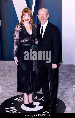 Beverly Hills, USA. Februar 2020. Beverly HILLS, KALIFORNIEN - 9. FEBRUAR: Bryce Dallas Howard und Ron Howard nehmen an der Oscarparty "Vanity Fair" 2020 im Wallis Annenberg Center for the Performing Arts am 9. Februar 2020 in Beverly Hills, Kalifornien, an. Foto: Crash/imageSPACE Credit: Imagespace/Alamy Live News Stockfoto