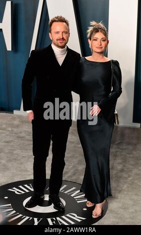 Aaron Paul und Lauren Parsekian besuchen die Oscar-Party der Vanity Fair im Wallis Annenberg Center for the Performing Arts in Beverly Hills, Los Angeles, Kalifornien, USA. Stockfoto