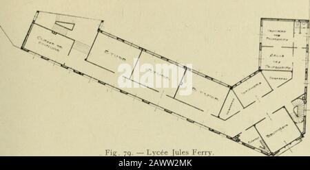 L'architectureLe passé.--Le présent. Abb. 78. - Groupe scolaire de Grenelle. bâtiments à des Hauteurs dont les niveauxdifférents Résublent des Dispositions des Plans. Auf voit (Abb. 79,80, 81, 82) avec quelle simplicité cette disposition généraleassure lhygiène et la Surveillance nécessaires dans ce genredétablissements et Réteich aux exigences matérielles pédago-giques. UN point quil est très important de signaler dans celycée, mesz la suppression des combles, toujours superflus enpareil cas, car ils ne sont jamais utihsés, ou sils le sont, cest CONSI I)I:K ATIONS (i 1-: N K Stockfoto