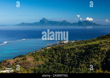 Blick auf Tahiti, Moorea, Tahiti, Französisch-Polynesien Stockfoto