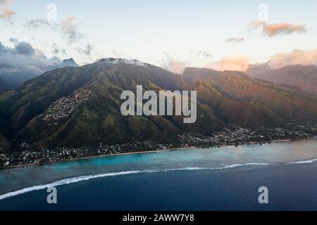 Luftaufnahme von der Westküste von Tahiti, Tahiti, Französisch-Polynesien Stockfoto