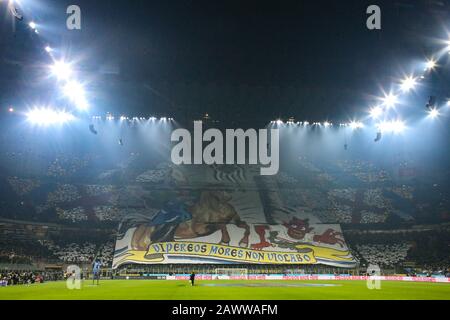 Mailand, Italien. Februar 2020. Coreografia Nordkurve beim FC Internazionale gegen AC Mailand, italienisches Serie-A-Fußballspiel in Mailand, Italien, 09. Februar 2020 Gutschrift: Unabhängige Foto-Agentur/Alamy Live News Stockfoto