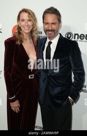 Los Angeles, USA. Februar 2020. Janet Holden, Eric McCormack nehmen an der 28. Jährlichen Elton John AIDS Foundation Academy Awards Viewing Party Zur Feier Der 92. Oscarverleihung im West Hollywood Park am 09. Februar 2020 in West Hollywood, Kalifornien, USA, teilzunehmen. (Foto von Art Garcia/Sipa USA) Credit: SIPA USA/Alamy Live News Stockfoto