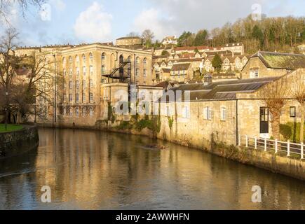 Abbey Mills ehemalige Industriemühle am Fluss Avon in der Stadt Bradford auf Avon, Wiltshire, England, Großbritannien Stockfoto