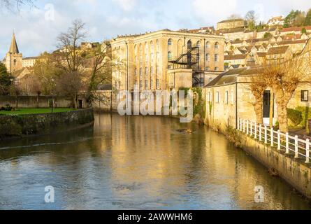 Abbey Mills ehemalige Industriemühle am Fluss Avon in der Stadt Bradford auf Avon, Wiltshire, England, Großbritannien Stockfoto