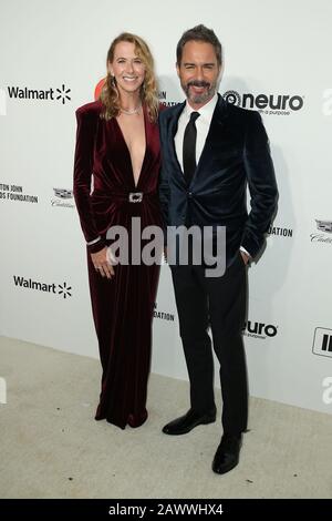 Los Angeles, USA. Februar 2020. Janet Holden, Eric McCormack nehmen an der 28. Jährlichen Elton John AIDS Foundation Academy Awards Viewing Party Zur Feier Der 92. Oscarverleihung im West Hollywood Park am 09. Februar 2020 in West Hollywood, Kalifornien, USA, teilzunehmen. (Foto von Art Garcia/Sipa USA) Credit: SIPA USA/Alamy Live News Stockfoto