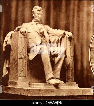 Statuen des Abraham Lincoln Memorial . -Acme Foto. Heute FEIERT DIE NATION den Geburtstag von Abraham Lincoln - dem Großen Emancipator. Thismost Famous seiner Statuen steht im Inneren des Lincoln Memorial in Washington, D. C. GESTERN begann IN Springfield, III., an dem Republikaner und Demokraten, evangelische, katholische und jüdische Geistliche, die bescheidenen und die reichen teilnahmen. Die kolossale STATUE VON ABRAHAM LINCOLN, DIE GERADE VON DANIEL CHESTER FRENCH FÜR DAS NEUE NATIONALE DENKMAL FÜR LINCOLN IN WASHINGTON fertiggestellt wurde. Der Bildhauer Vertritt Lincoln in Der Betrachtung seiner Abgeschlossenen Arbeiten. Die Stockfoto