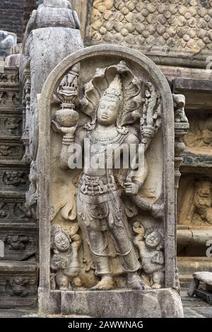 Polonnaruwa, Sri Lanka: 17.03.2019: Tempel der alten Stadt Polonnaruwa der Zahnstatue des weiblichen gottes. UNESCO-Weltkulturerbe. Stockfoto