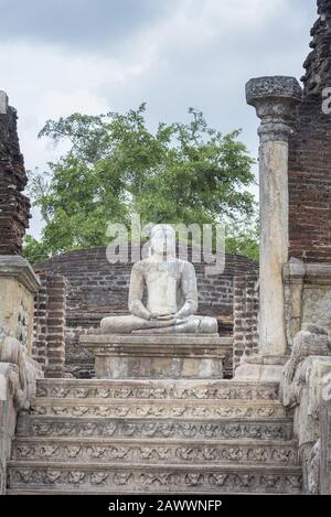 Polonnaruwa, Sri Lanka: 17.03.2019: Alte Stadt Polonnaruwa Tempel der Zahnreste des alten Gartenstadt Welterbes UNESCO-Stätte. Stockfoto