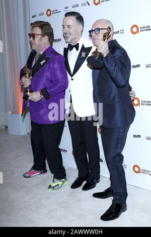 Februar 2020, West Hollywood, CA, USA: Los ANGELES - 9. FEBRUAR: Elton John, David Furnish, Bernie Taupin bei der 28. Elton John Aids Foundation Viewing Party im West Hollywood Park am 9. Februar 2020 in West Hollywood, CA (Credit Image: © Kay Blake/ZUMA Wire) Stockfoto