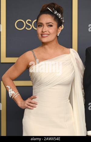 Los Angeles, USA. Februar 2020. Academy Awards - Presseraum, Hollywood, Kalifornien, USA. Februar 2020. Schauspielerin Selma Hayek posiert im Presseraum bei den 92. Annual Academy Awards, die am 9. Februar 2020 im Dolby Theatre in Hollywood, Kalifornien, abgehalten werden. (Foto von Anthony Behar/Sipa USA) Credit: SIPA USA/Alamy Live News Stockfoto