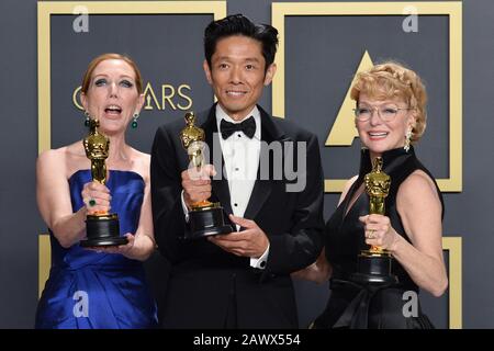 Los Angeles, USA. Februar 2020. Academy Awards - Presseraum, Hollywood, Kalifornien, USA. Februar 2020. (L-R) Anne Morgan, Kazu Hiro und Vivian Baker, Gewinner für Das Beste Makeup und Hairstyling für "Bombsehell" posieren im Presseraum bei den 92. Annual Academy Awards, die am 9. Februar 2020 im Dolby Theatre in Hollywood, Kalifornien abgehalten werden. (Foto von Anthony Behar/Sipa USA) Credit: SIPA USA/Alamy Live News Stockfoto