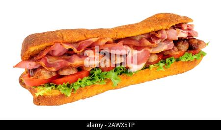 Brotsandwich mit Wurst und Speck und Ciabatta mit Salat und Tomate, isoliert auf weißem Grund Stockfoto