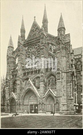 Westminster, seine Architektur, Geschichte und Denkmale. OrtantFeature des äußeren, sowohl für das schöne Design als auch weil es der größte und wichtigste Eingang zur Kirche war. Das Querhaus ist stattlich und beau-tiful in seinem ursprünglichen Aspekt, innerhalb: Ohne, seine Nordwand mindestens und die Vorhalle ist völlig modern und zeigt sehr wenig von der ursprünglichen Struktur. Die Querschifffront wurde durch die Hinzufügung einer Vorhalle, der Schenkung von Richard II., abgeschlossen Im achtzigjährigen Jahrhundert wurde es fast völlig aus dem Wrens-Design gerissen: Und die feinen alten Skulpturen, die wenig geschätzt wurden Stockfoto