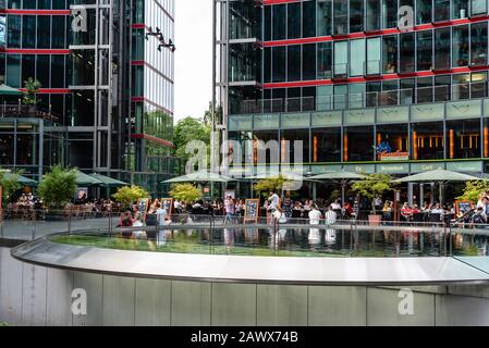 Berlin, 28. Juli 2019: Das Sony Center ist ein von Sony geförderter Gebäudekomplex am Potsdamer Platz in Berlin Stockfoto