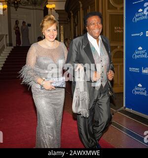 Roberto Blanco und seine Frau Luzandra Blanco beim 15. SemperOpernball 2020 in Dresden in der Semperoper. Dresden, 07.02.2020 Stockfoto