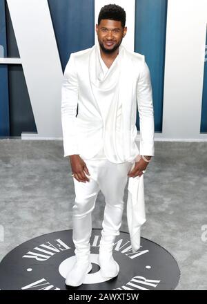 Beverly Hills, Vereinigte Staaten. Februar 2020. Beverly HILLS, LOS ANGELES, KALIFORNIEN, USA - 9. FEBRUAR: Usher kommt zur Oscar-Party der Vanity Fair 2020, die am 9. Februar 2020 im Wallis Annenberg Center for the Performing Arts in Beverly Hills, Los Angeles, Kalifornien, USA stattfindet. (Foto von Xavier Collin/Image Press Agency) Credit: Image Press Agency/Alamy Live News Stockfoto