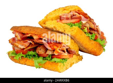 Brotsandwiches mit Wurst und Speck und Ciabatta mit Salat und Tomate, isoliert auf weißem Hintergrund Stockfoto