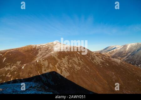 Die Beinn A'Ghlo Range, Braigh Coire Chruinn-bhalgain und Carn nan Gabhar vom Gipfel von Carn Liath Stockfoto