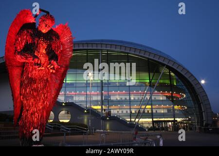 Gateshead, Tyne & Wear, Großbritannien, 10. Februar 2020, Full Moon & Knife Angle Sculpture bei sage Gateshead, Credit David Whinham/Alamy Live News Stockfoto