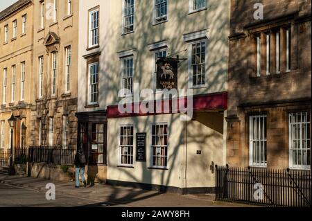 Oxford, England, Großbritannien. Februar 2020 The Lamb and Flag Pub, St Giles, Oxofrd City Centre Stockfoto