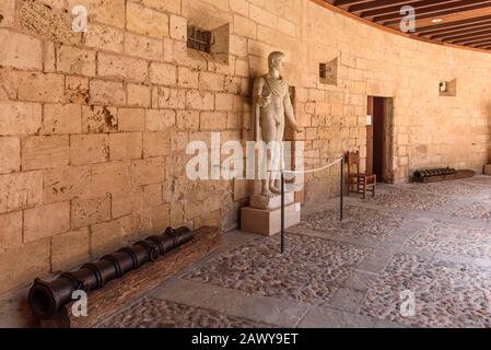 Mallorca, Spanien - 8. Mai 2019: Skulptur von Schloss Bellver (Castell de Bellver) auf der Insel Mallorca, Balearen, Spanien. Stockfoto